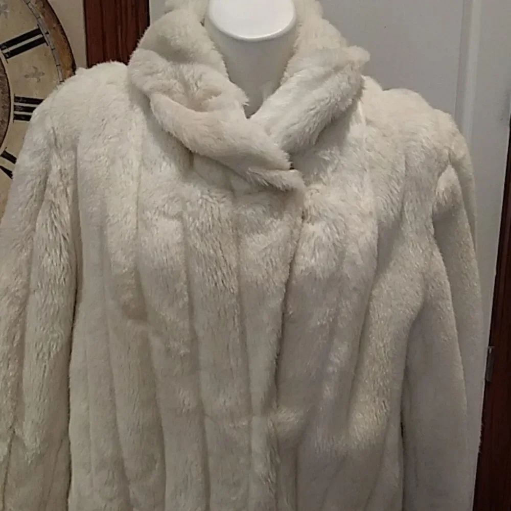 Coat - Picture 3 of 9